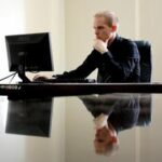 ما معنى التعامل مع مانح إمتياز وكيل ؟